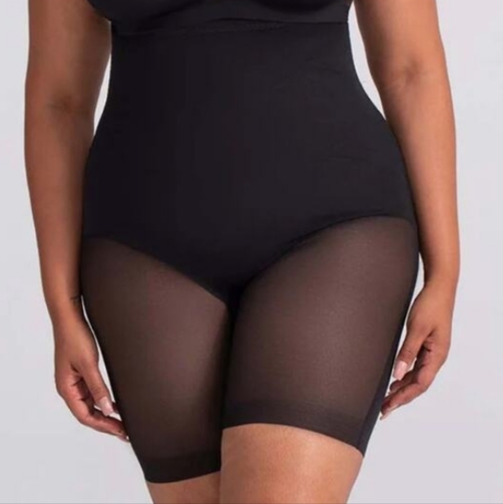 Honeylove SuperPower Short in Black.